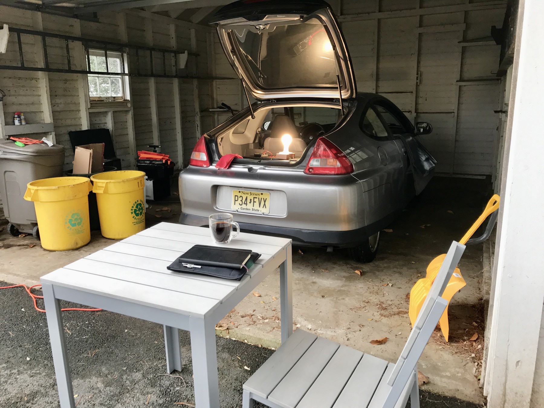 Discharging Honda Insight hybrid battery with light bulb in garage